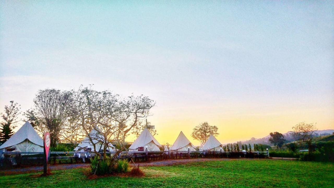 Hotel Kondee Cino Cafe & Glamping Khao Kho Esterno foto