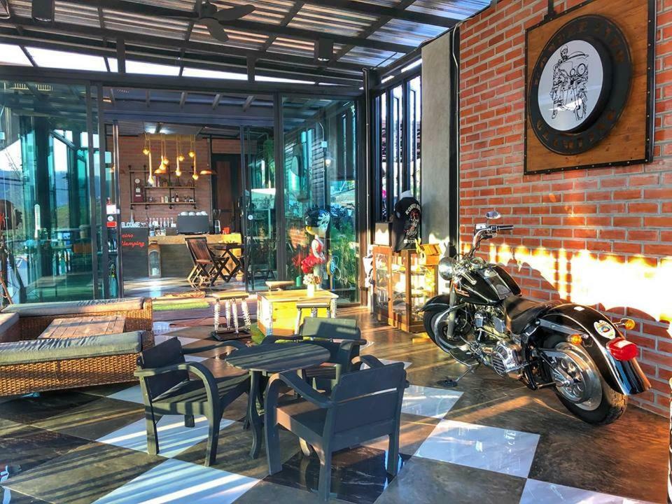 Hotel Kondee Cino Cafe & Glamping Khao Kho Esterno foto