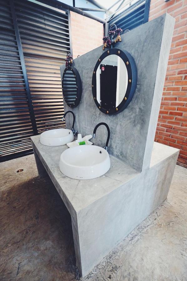Hotel Kondee Cino Cafe & Glamping Khao Kho Esterno foto
